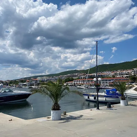 Apartment Fregata 4 *